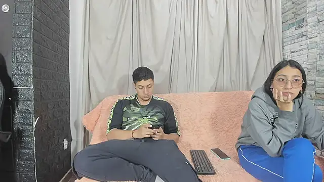 NoahAndBunny online show from May 2026 11:06:01 AM