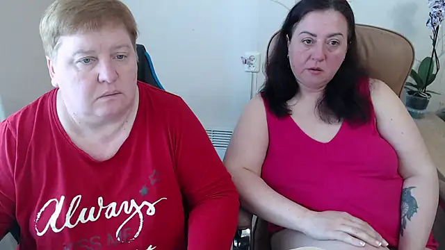 Snapshot of Lindy-Jeanie chatting on May 2026 12:01:02 PM Lindy-Jeanie online show from May 2026 12:01:02 PM