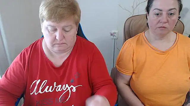 Snapshot of Lindy-Jeanie chatting on June 2026 06:52:02 AM Lindy-Jeanie online show from June 2026 06:52:02 AM