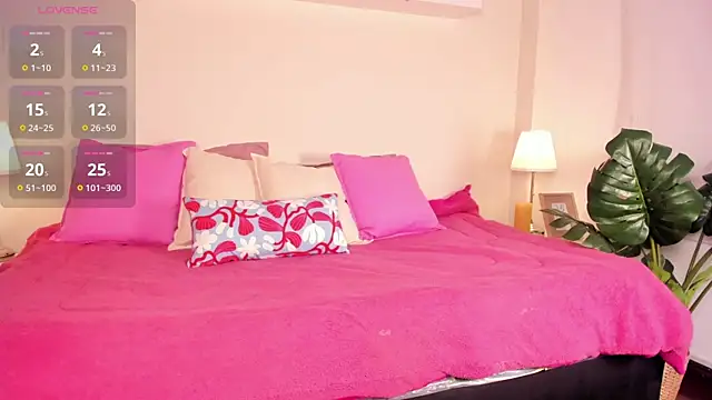 Snapshot of cuttie_blondie chatting on July 2026 11:27:01 AM cuttie blondie online show from July 2026 11:27:01 AM