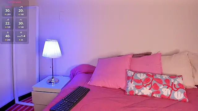 Snapshot of cuttie_blondie chatting on July 2026 11:35:01 AM cuttie blondie online show from July 2026 11:35:01 AM