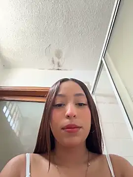 Snapshot of MiaCamille_ chatting on May 2026 06:39:01 PM MiaCamille online show from May 2026 06:39:01 PM