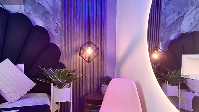  charlotte quee  online show from April 2026 01:42:02 PM