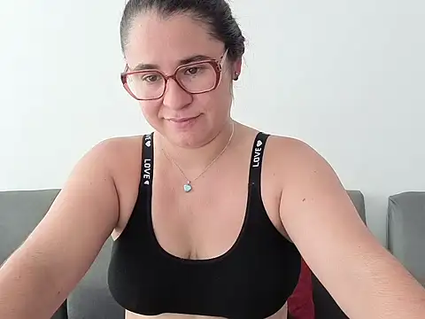 Snapshot of estrellajunior chatting on May 2026 12:21:02 PM estrellajunior online show from May 2026 12:21:02 PM