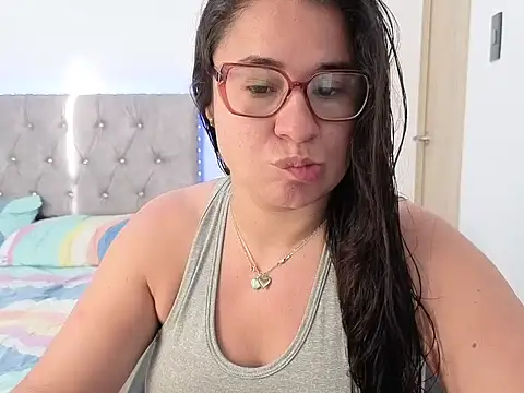 Snapshot of estrellajunior chatting on May 2026 11:40:01 AM estrellajunior online show from May 2026 11:40:01 AM