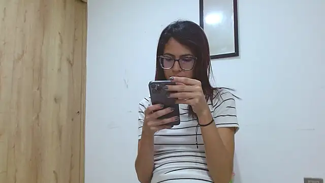 Emily Lopera online show from May 2026 06:47:01 PM