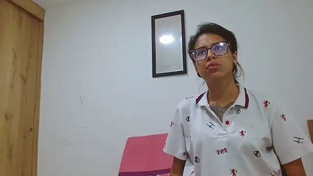 Emily Lopera online show from June 2026 12:44:01 AM