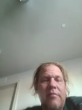 Snapshot of yourMasterisBored chatting on May 2026 12:39:01 AM yourMasterisBored online show from May 2026 12:39:01 AM