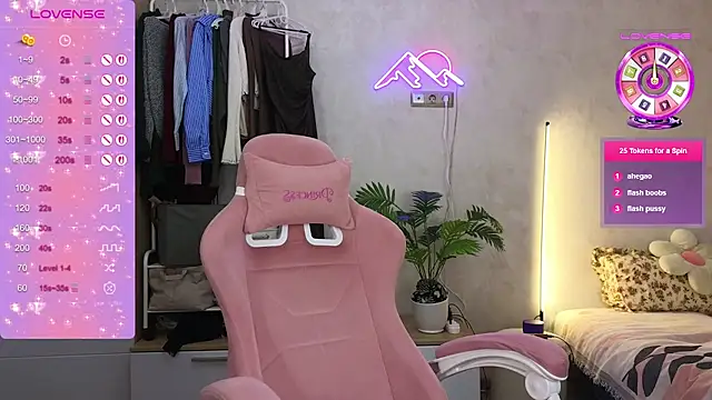 Snapshot of GoldenSunBunny chatting on March 2026 02:04:01 AM GoldenSunBunny online show from March 2026 02:04:01 AM