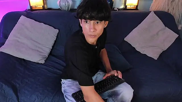 Cheys Mast online show from March 2026 06:33:01 PM