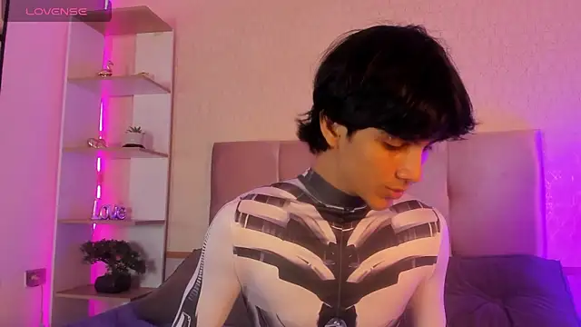 Cheys Mast online show from April 2026 06:02:01 PM