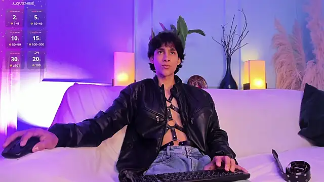 Cheys Mast online show from April 2026 07:01:01 PM