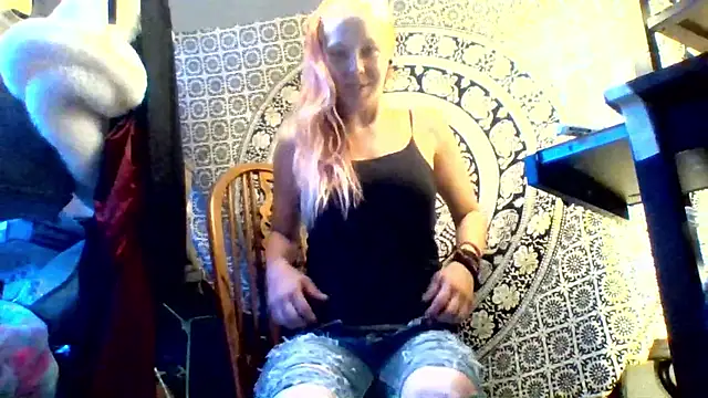 Snapshot of Ambionce chatting on May 2026 12:01:01 PM Ambionce online show from May 2026 12:01:01 PM