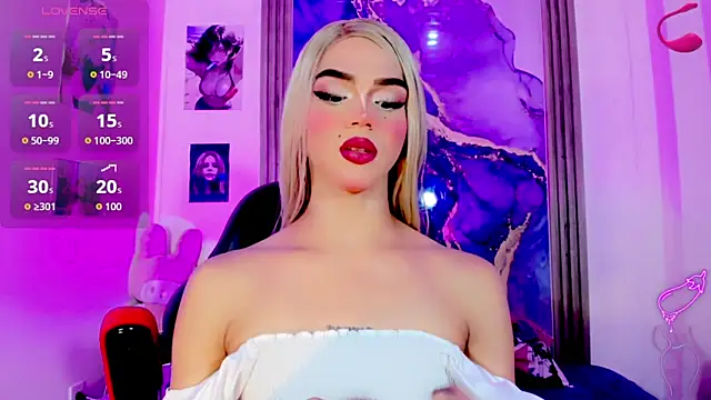 Snapshot of blonde_queen- chatting on May 2026 07:22:02 PM blonde queen- online show from May 2026 07:22:02 PM