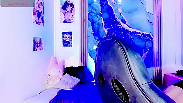 blonde queen- online show from July 2026 03:33:02 AM