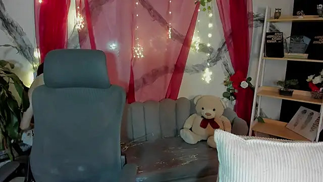 Snapshot of AlaskaFlowerss1_ chatting on May 2026 04:30:01 AM AlaskaFlowerss1 online show from May 2026 04:30:01 AM