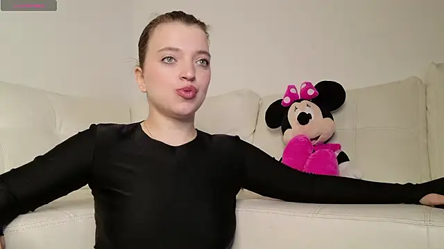 Snapshot of Minnie_mouse_18 chatting on March 2026 05:19:02 PM Minnie mouse 18 online show from March 2026 05:19:02 PM