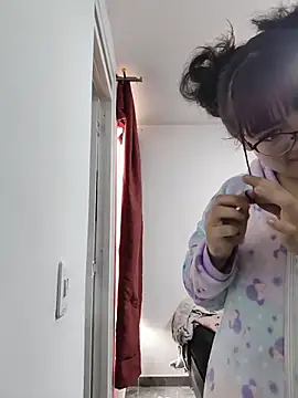 Snapshot of Mini_Rouse chatting on May 2026 12:13:02 PM Mini Rouse online show from May 2026 12:13:02 PM