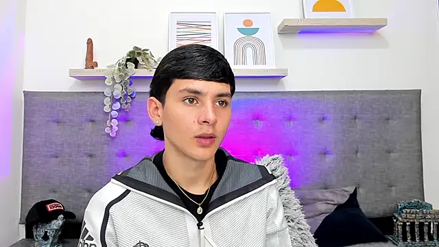 Andrew restrepoo online show from April 2026 04:30:02 PM