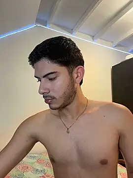 ApoloGray   online show from May 2026 09:12:02 PM