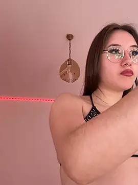 Snapshot of evelynnMiss chatting on June 2026 12:31:02 PM evelynnMiss online show from June 2026 12:31:02 PM
