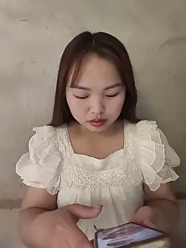 Snapshot of Mina_xYx chatting on May 2026 12:30:02 AM Mina xYx online show from May 2026 12:30:02 AM
