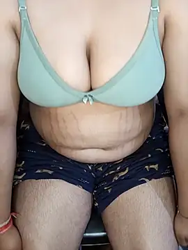 Snapshot of INDIE_GURL chatting on March 2026 04:43:01 PM INDIE GURL online show from March 2026 04:43:01 PM