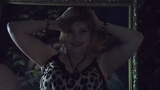 Snapshot of Lia_Rayss chatting on May 2026 08:17:02 PM Lia Rayss online show from May 2026 08:17:02 PM
