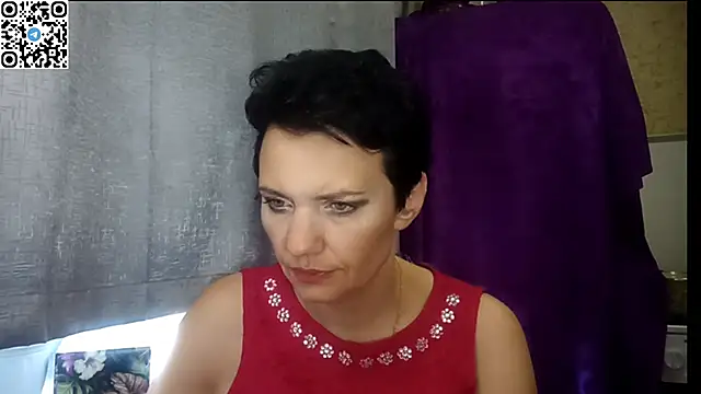 Snapshot of HotMamaQueen234 chatting on June 2026 11:45:01 AM HotMamaQueen234 online show from June 2026 11:45:01 AM