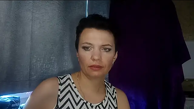 Snapshot of HotMamaQueen234 chatting on July 2026 07:52:01 AM HotMamaQueen234 online show from July 2026 07:52:01 AM