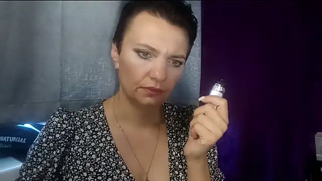 Snapshot of HotMamaQueen234 chatting on August 2026 06:27:01 AM HotMamaQueen234 online show from August 2026 06:27:01 AM