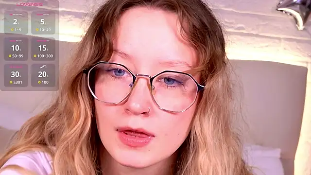 Snapshot of AmelieViolet chatting on June 2026 12:52:02 PM AmelieViolet online show from June 2026 12:52:02 PM