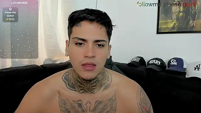 sweetlatinoboy online show from April 2026 01:41:02 PM