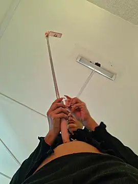 Scarlet Evanss  online show from April 2026 07:48:01 PM