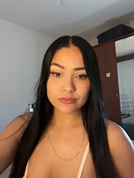 CLOEYCLAY online show from April 2026 10:53:02 AM