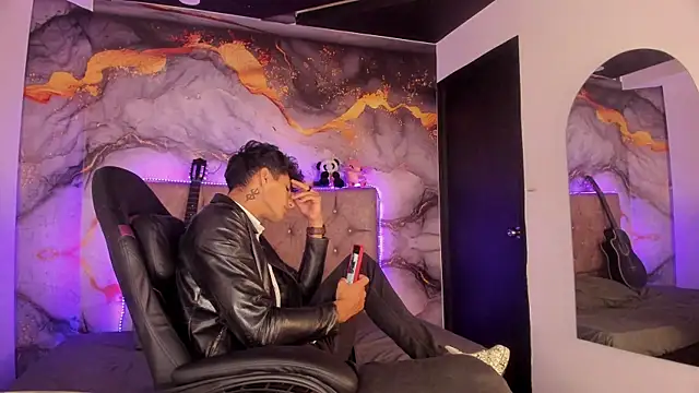 MaxiimoRomano  online show from April 2026 01:20:01 PM