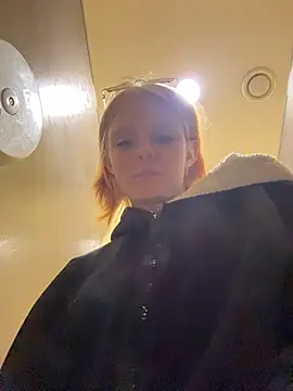 Snapshot of NinaParri chatting on April 2026 03:32:01 AM NinaParri online show from April 2026 03:32:01 AM
