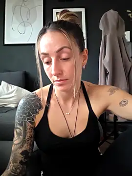 Snapshot of NicoleKaiser chatting on March 2026 05:01:02 PM NicoleKaiser online show from March 2026 05:01:02 PM