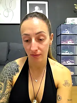 Snapshot of NicoleKaiser chatting on April 2026 06:09:01 PM NicoleKaiser online show from April 2026 06:09:01 PM