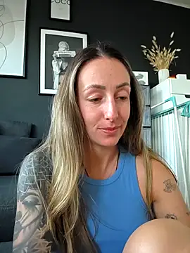 Snapshot of NicoleKaiser chatting on April 2026 05:02:02 PM NicoleKaiser online show from April 2026 05:02:02 PM