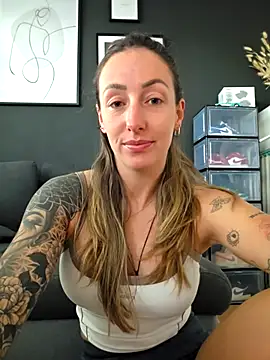 Snapshot of NicoleKaiser chatting on April 2026 05:40:02 AM NicoleKaiser online show from April 2026 05:40:02 AM