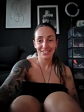 Snapshot of NicoleKaiser chatting on April 2026 05:46:02 PM NicoleKaiser online show from April 2026 05:46:02 PM
