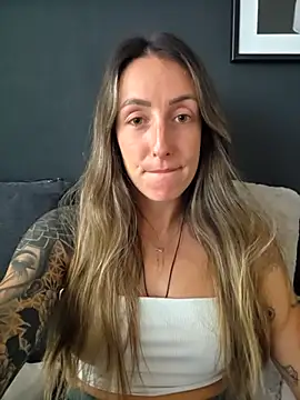 Snapshot of NicoleKaiser chatting on April 2026 04:10:02 PM NicoleKaiser online show from April 2026 04:10:02 PM