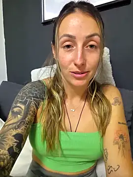 Snapshot of NicoleKaiser chatting on April 2026 07:05:02 PM NicoleKaiser online show from April 2026 07:05:02 PM