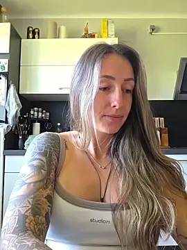Snapshot of NicoleKaiser chatting on May 2026 07:28:02 AM NicoleKaiser online show from May 2026 07:28:02 AM