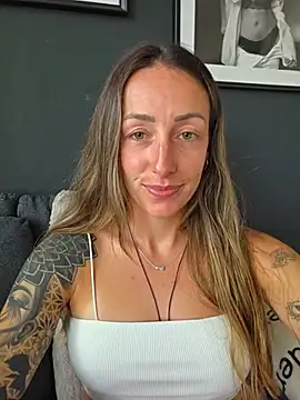 Snapshot of NicoleKaiser chatting on May 2026 04:03:02 PM NicoleKaiser online show from May 2026 04:03:02 PM