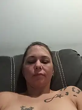 Snapshot of Couple_qc chatting on April 2026 07:58:01 PM Couple qc online show from April 2026 07:58:01 PM