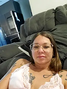 Snapshot of Couple_qc chatting on May 2026 02:45:01 PM Couple qc online show from May 2026 02:45:01 PM
