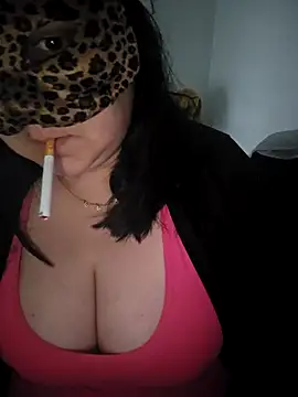 emiliecurvy83 online show from April 2026 01:02:02 PM