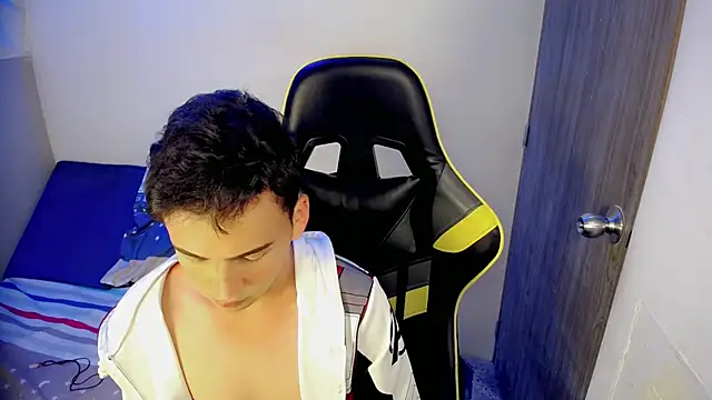 Mathias twinkk online show from March 2026 08:24:01 PM